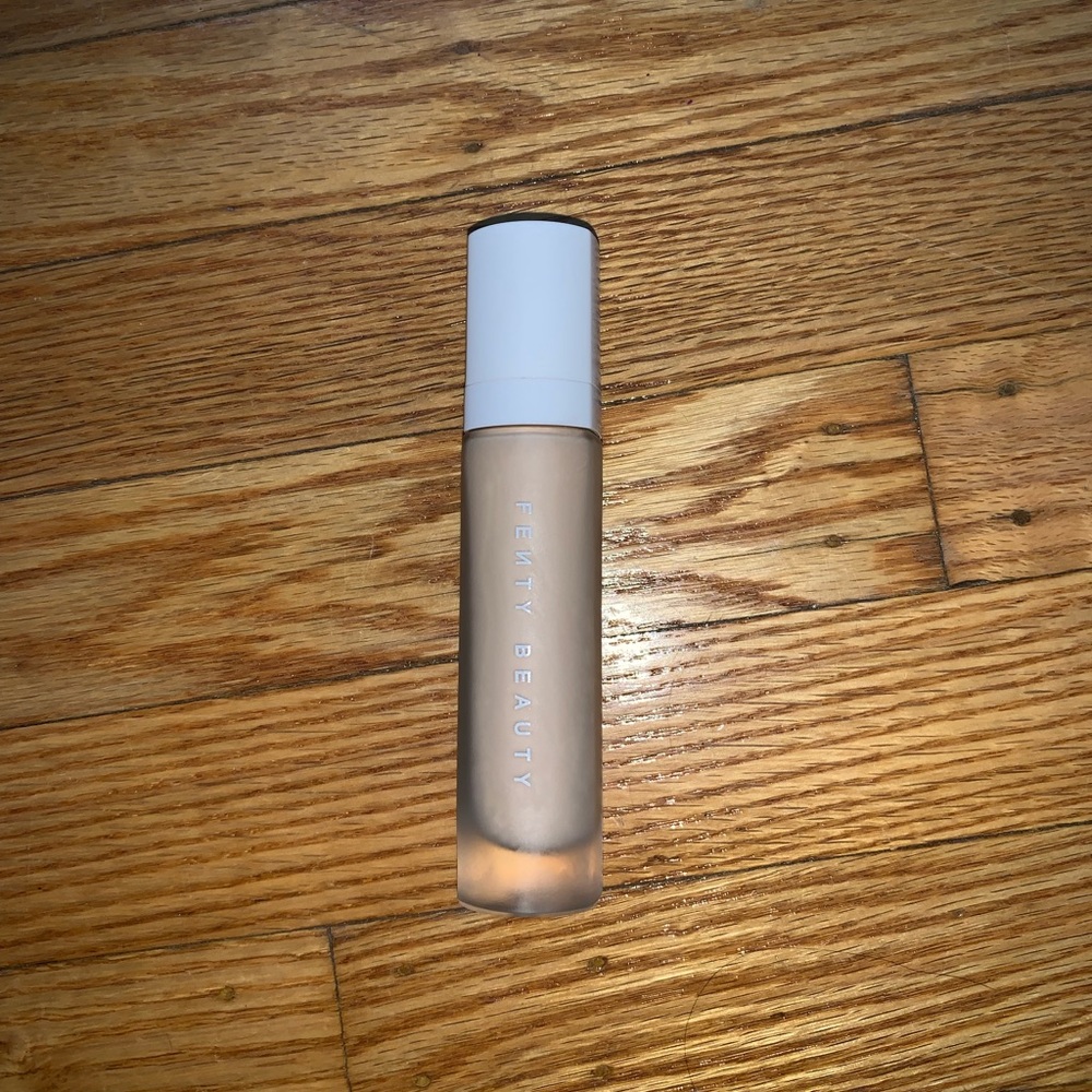 Fenty Beauty Foundation in 190 (light-med warm)